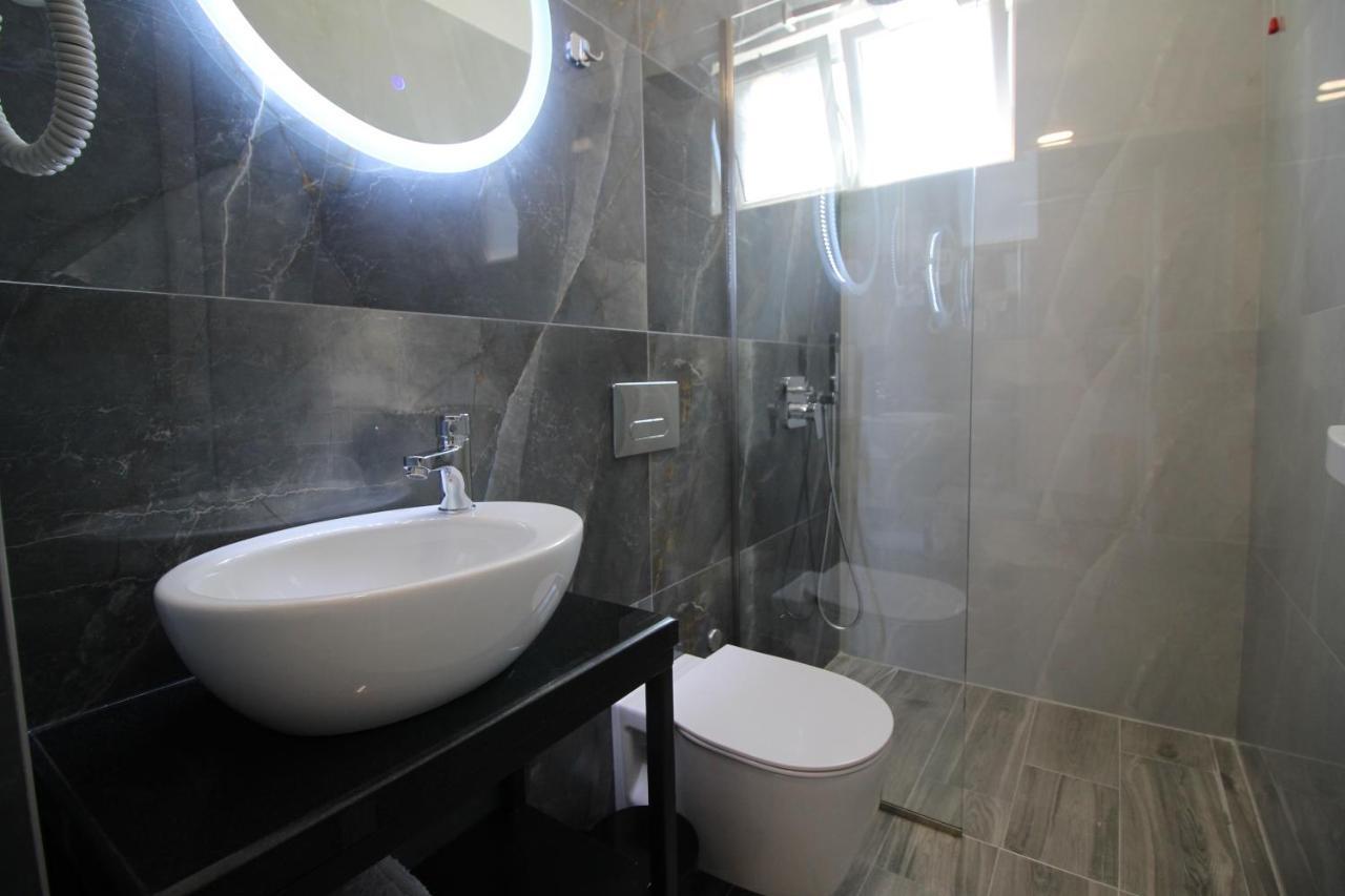Hotel Villa Ambra Ксамил Екстериор снимка