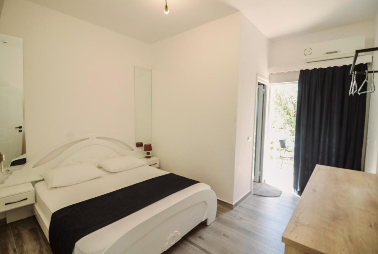 Hotel Villa Ambra Ксамил Екстериор снимка