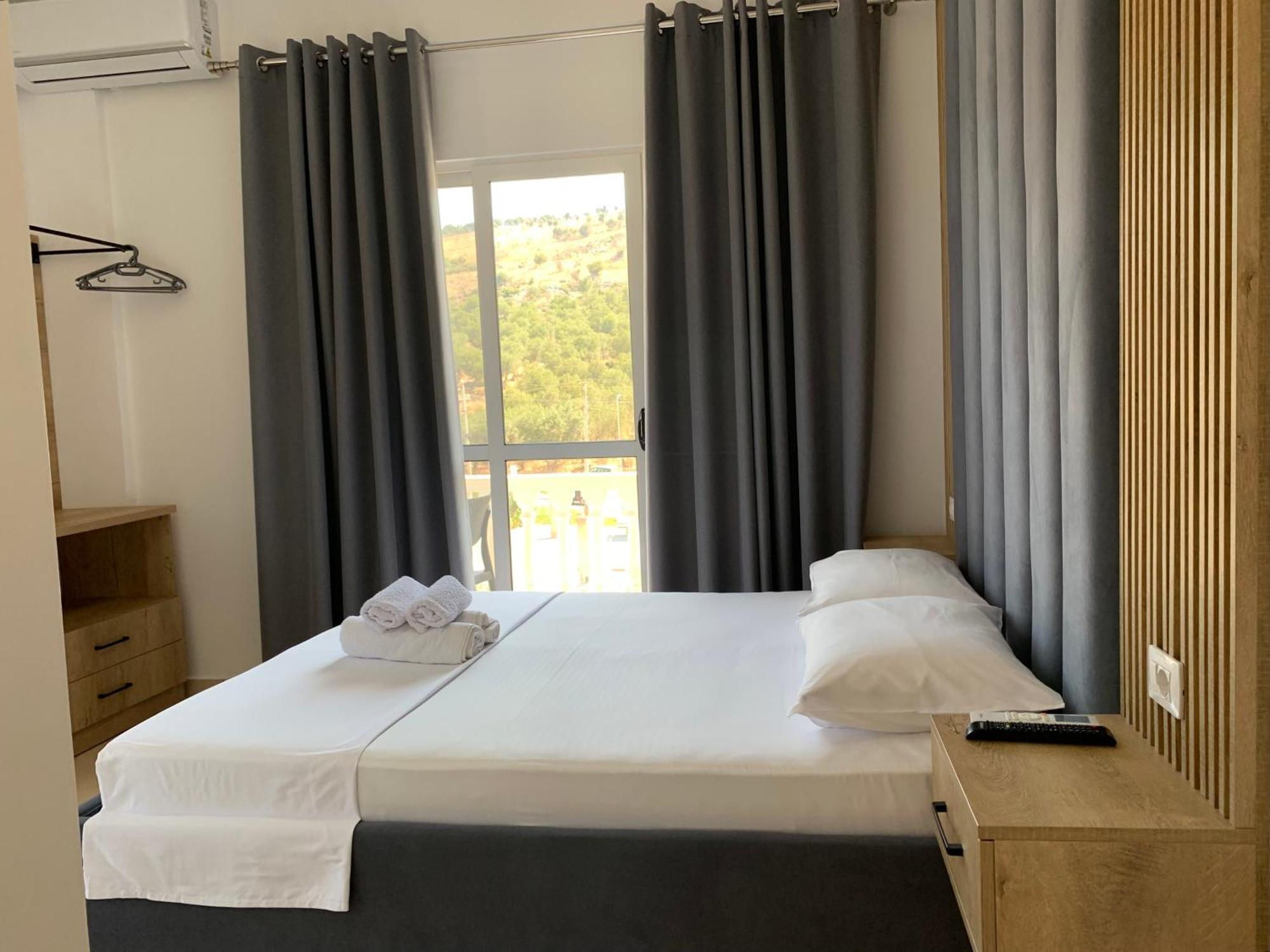 Hotel Villa Ambra Ксамил Стая снимка